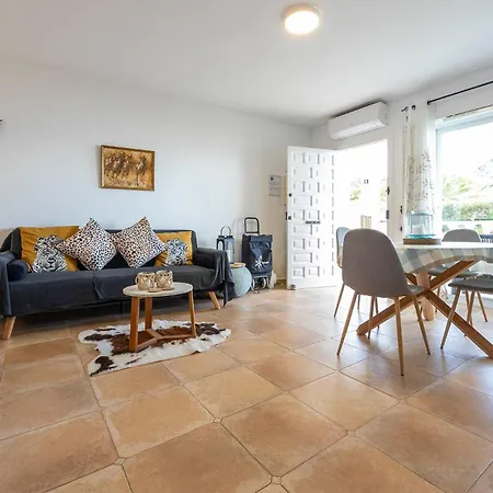 Palmeras B1 Vacacional نيرخا
